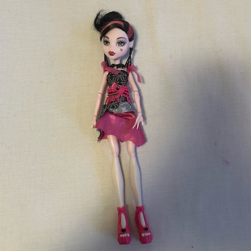 G1 frights, camera, action draculaura
